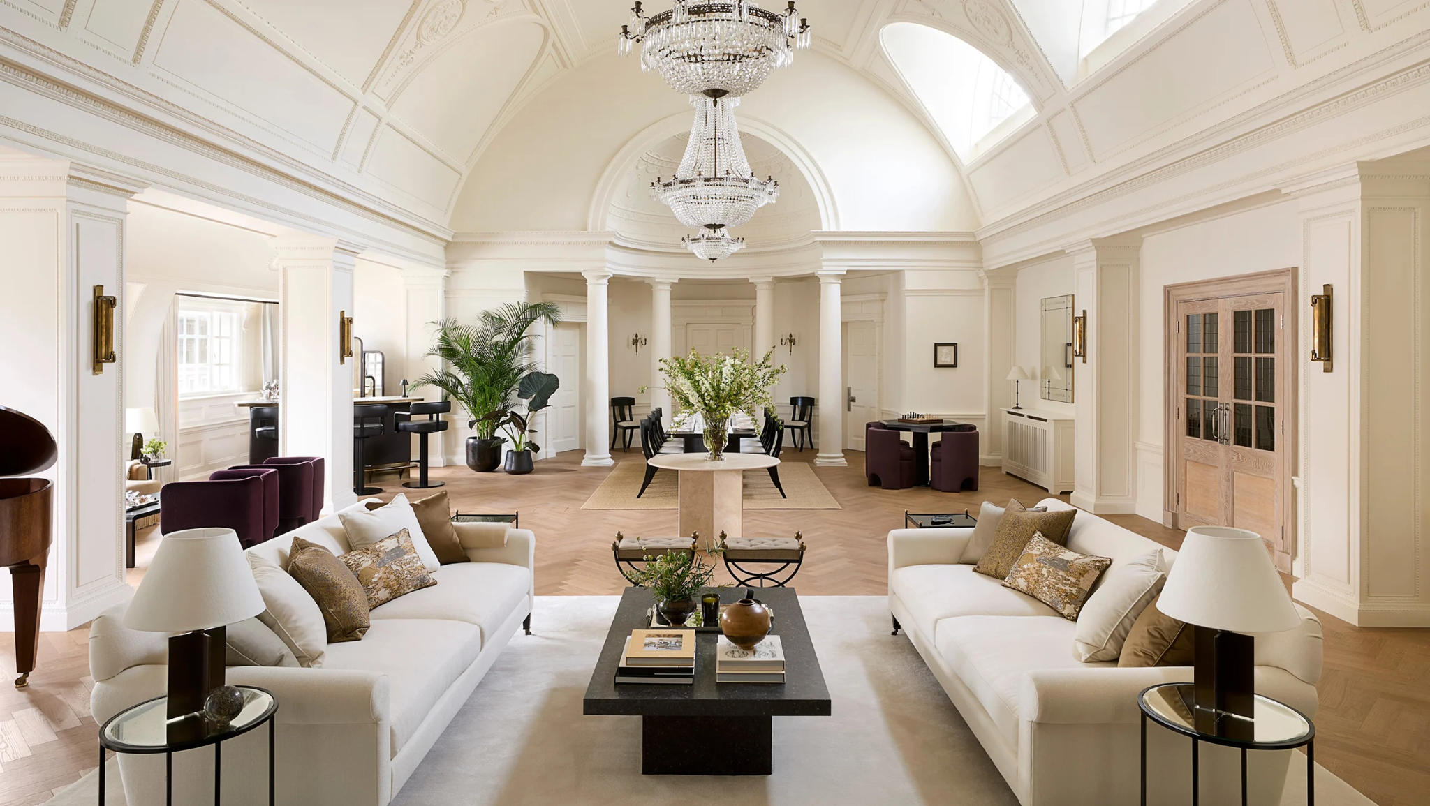 Phòng khách trong căn hộ Duplex Tân cổ điển