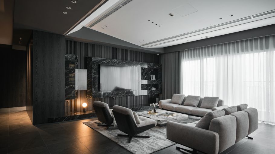 Sofa xám be rộng rãi đặt trên thảm marble