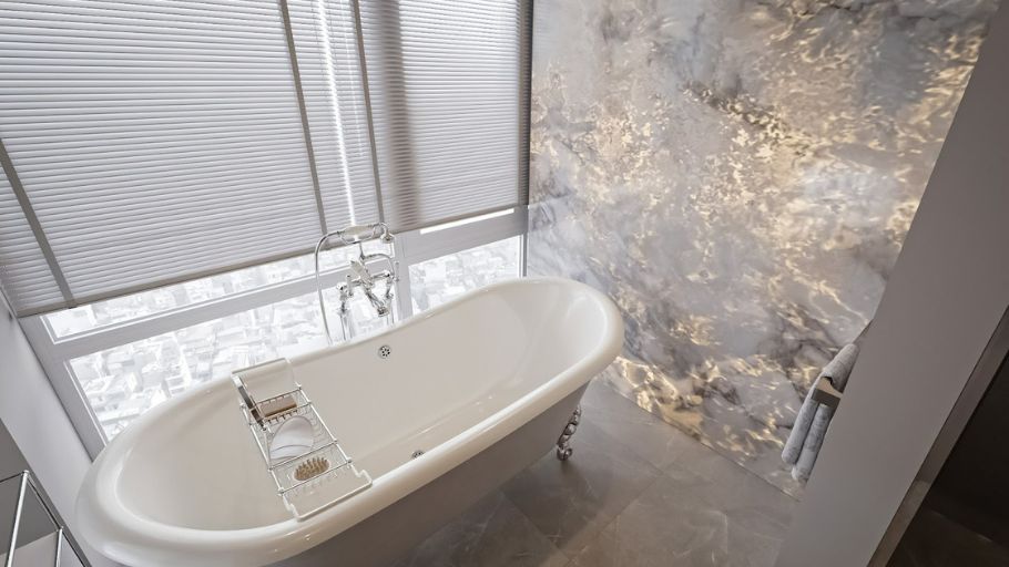 Khu vực bồn tắm trong căn hộ Ciputra Apartment kiểu Pháp