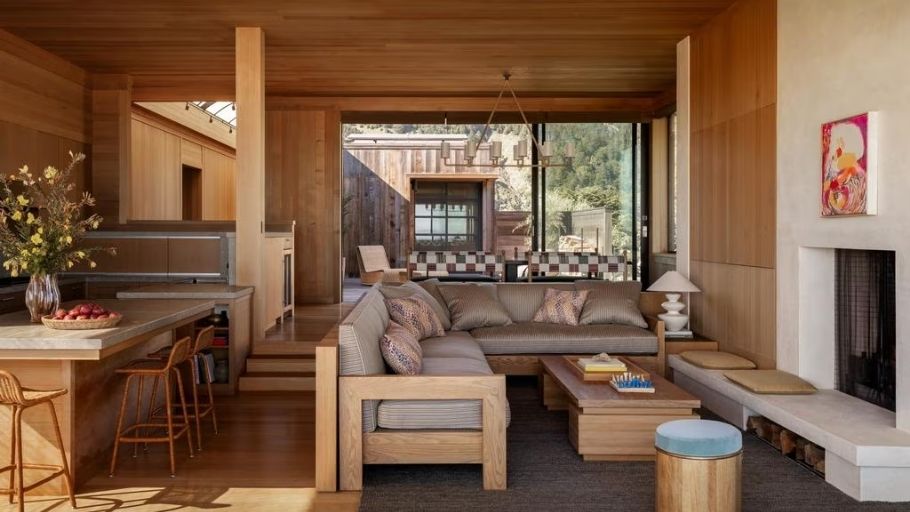 Phòng khách với nội thất biệt thự gỗ phong cách nhiệt đới