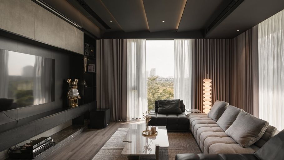 Phòng khách giải trí hiện đại, sofa sectional, TV tường