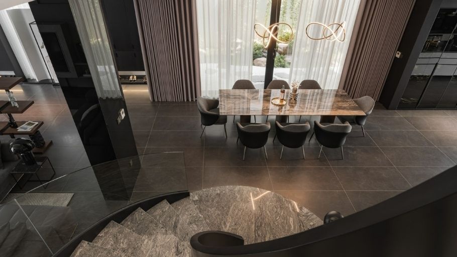 Nội thất phòng khách trong biệt thự 200m2 được thiết kế theo phong cách châu Âu