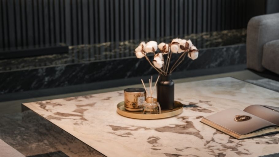 Bàn trà tối giản tôn vinh vẻ đẹp đá tự nhiên trong biệt thự 300m2