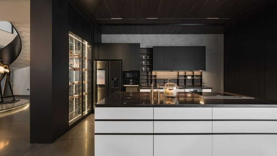 Khu vực bếp trong Ciputra Villa 01