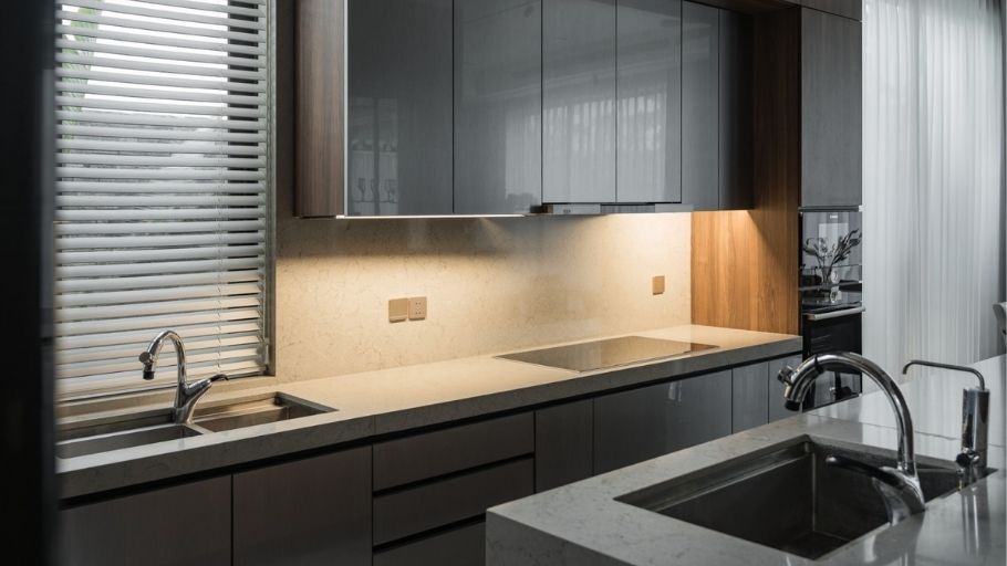 Không gian bếp trong biệt thự Saroma Villa