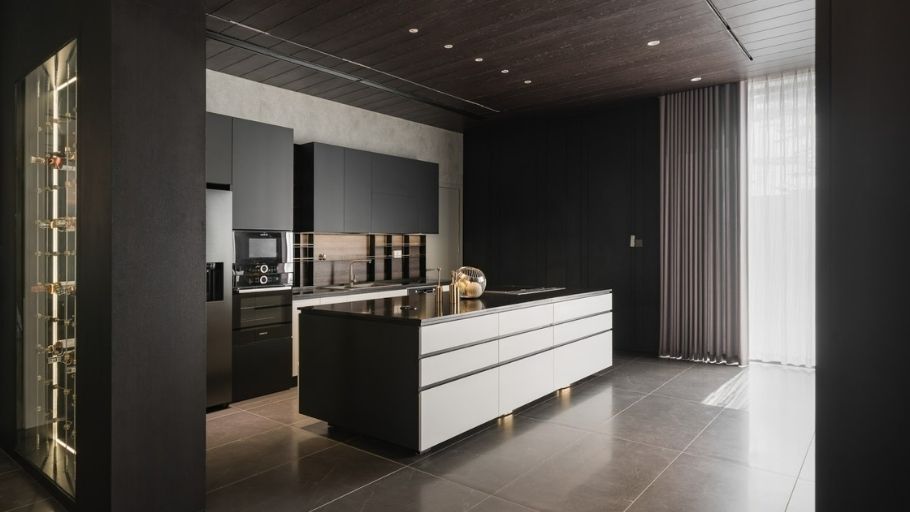 Phòng bếp trong biệt thự Ciputra Villa