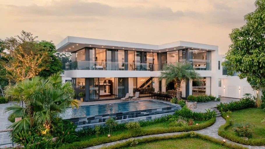 Không gian sống thượng lưu với thiết kế hiện đại, tích hợp hồ bơi vô cực và sân vườn xanh mướt, đáp ứng trọn vẹn nhu cầu nghỉ dưỡng riêng tư ngay tại tổ ấm gia đình