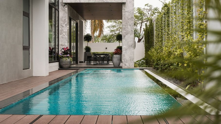 Biệt thự 2 tầng có hồ bơi kiểu châu Âu