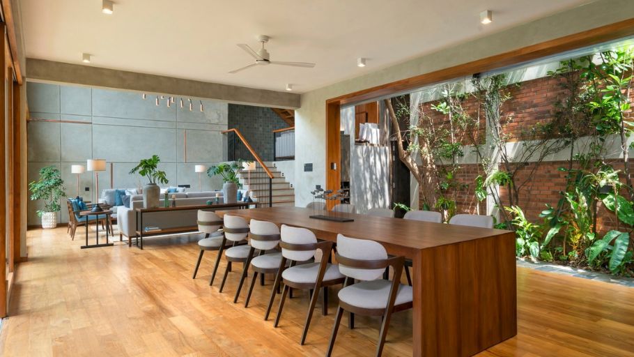 Biệt thự nhà vườn với hệ cửa kính lớn phong cách Modern Tropical