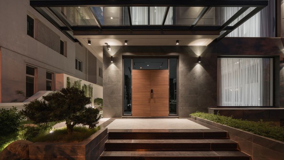 Applying the auspicious directions to the facade design helps maximize positive energy for the living space.