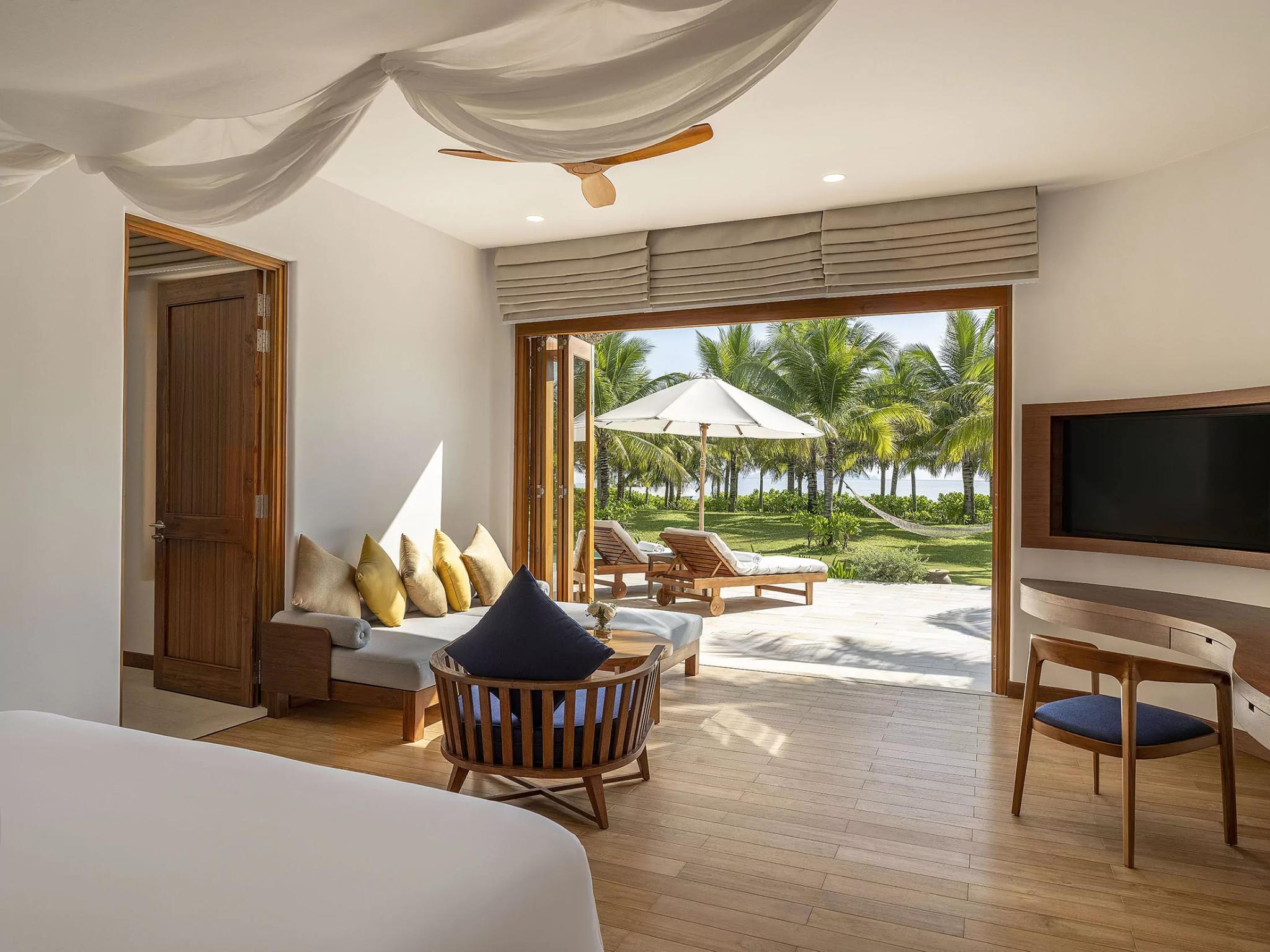 A minimalist resort space brings a relaxing feel thanks to a streamlined layout and harmonious design