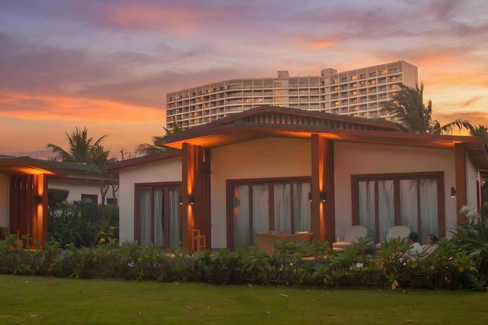 A single-story beach villa design with an open layout, connecting the garden and the seaside nature