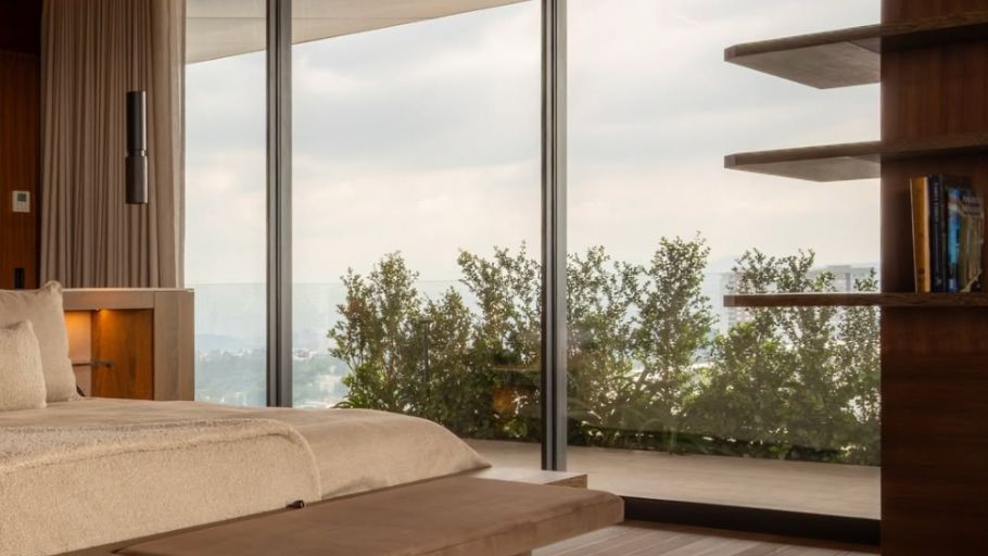 Cream-yellow and earth-brown tones help an Earth-element villa exude warmth, durability, and luxury. (Image source: Internet)