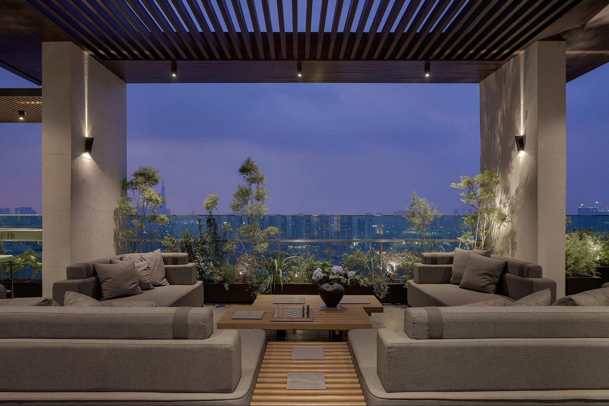 Experience a quiet, upscale living space with SENDESIGN's Penthouse Duplex design-and-build general-contracting solution.