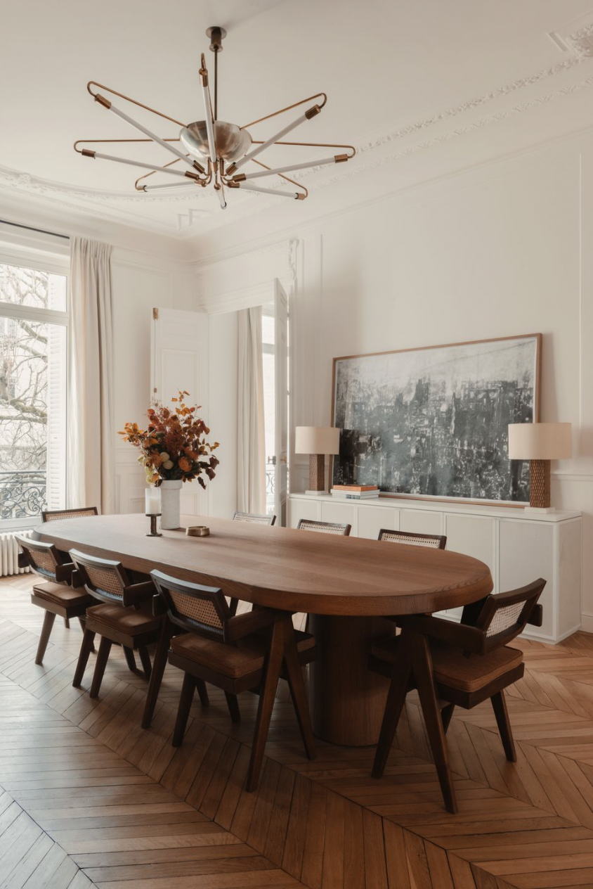 Art Deco hiện đại ưu tiên vật liệu thay thế như gỗ phủ bóng, inox mạ PVD và đá Quartz để đảm bảo thẩm mỹ, độ bền (Nguồn hình: Internet)