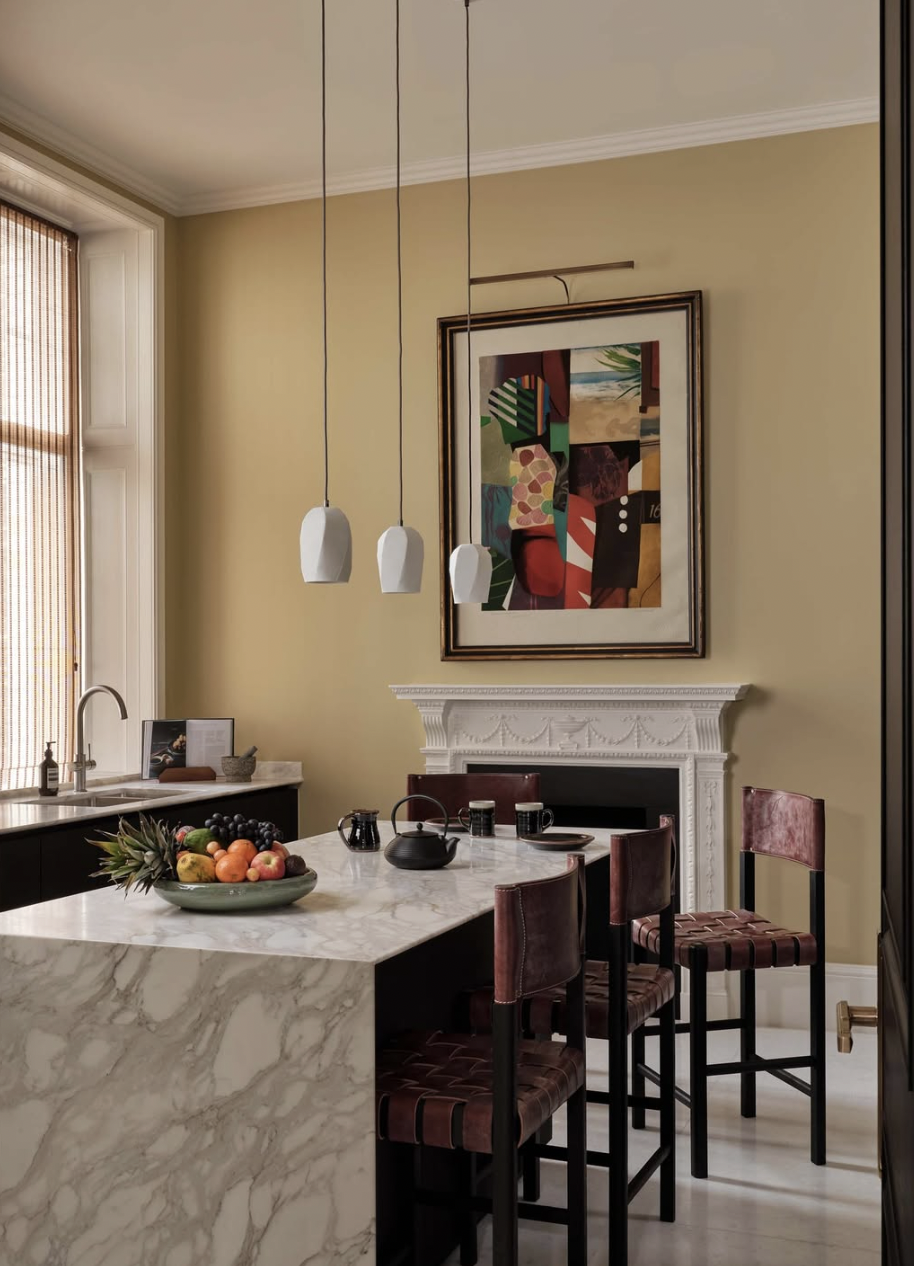 The 70/30 rule helps balance the Eclectic style by combining a dominant foundation with distinct accent details. (Image source: Internet)