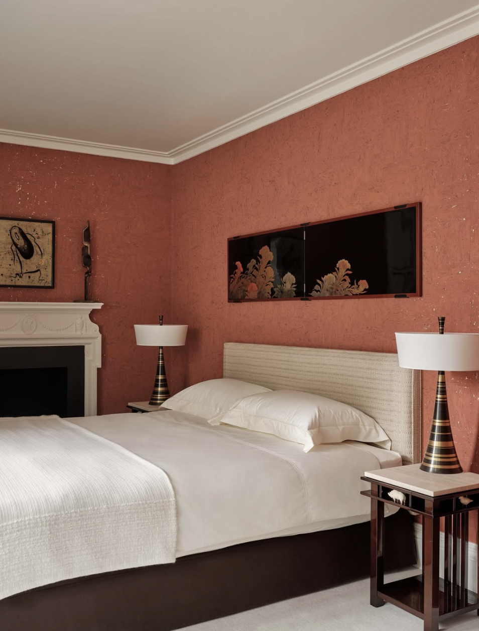 An Eclectic bedroom combines diverse furniture, refined materials, and personal décor to create a relaxing, unique space. (Image source: Internet)