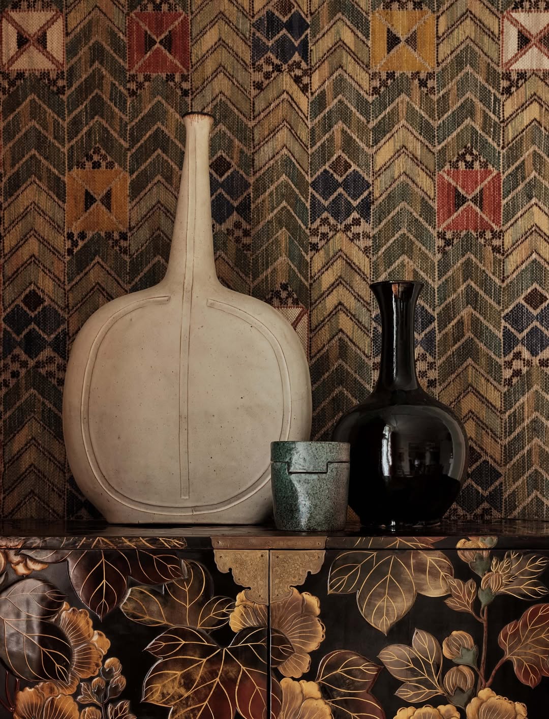 Eclectic turns every small corner of the villa into a proud creative story of the homeowner.