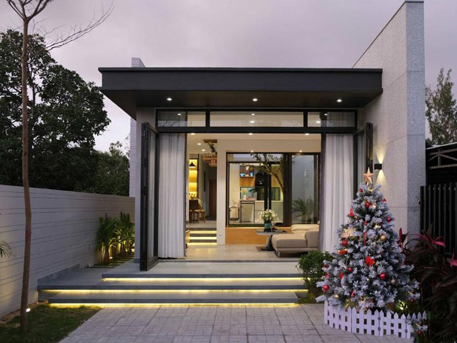 A luxurious, cozy living space in a 5m-facade townhouse villa design with an airy glass door system. (Source: Internet)