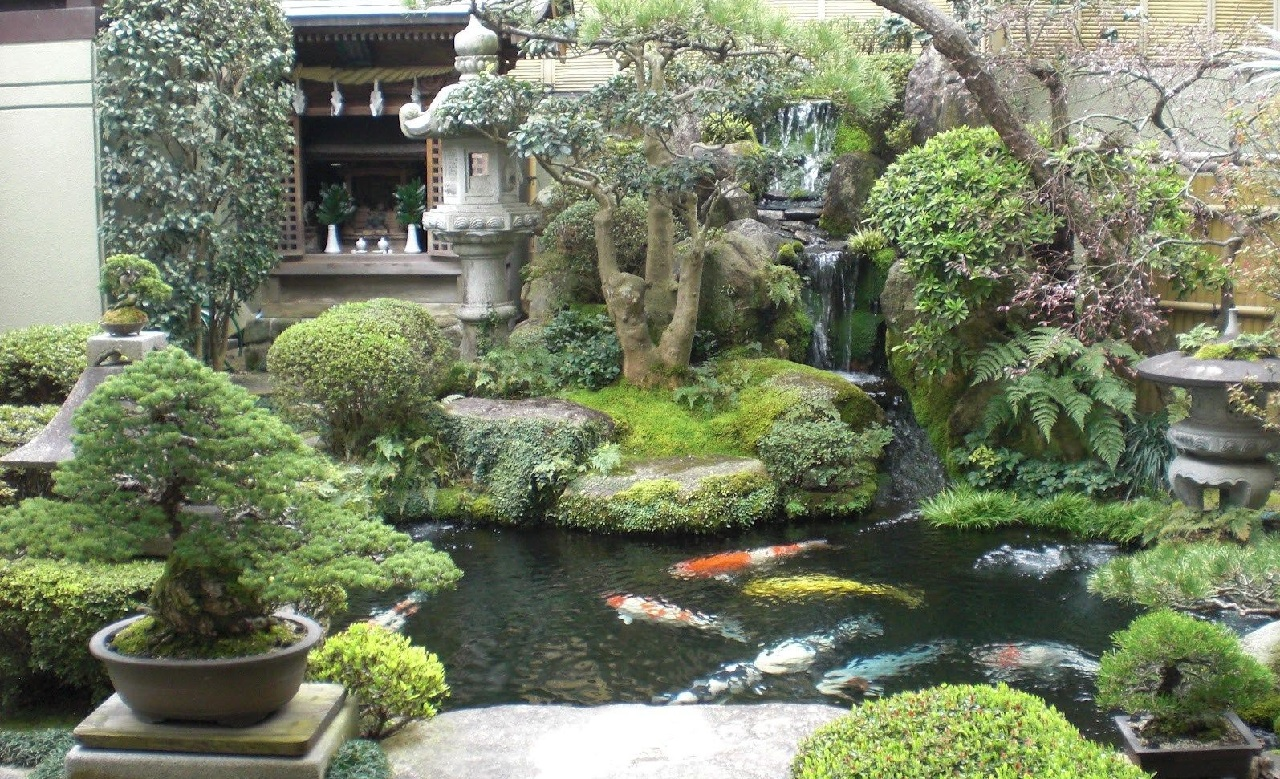 The art of landscape arrangement brings a tranquil beauty to a 500m2 Zen-style garden villa. (Source: Internet)