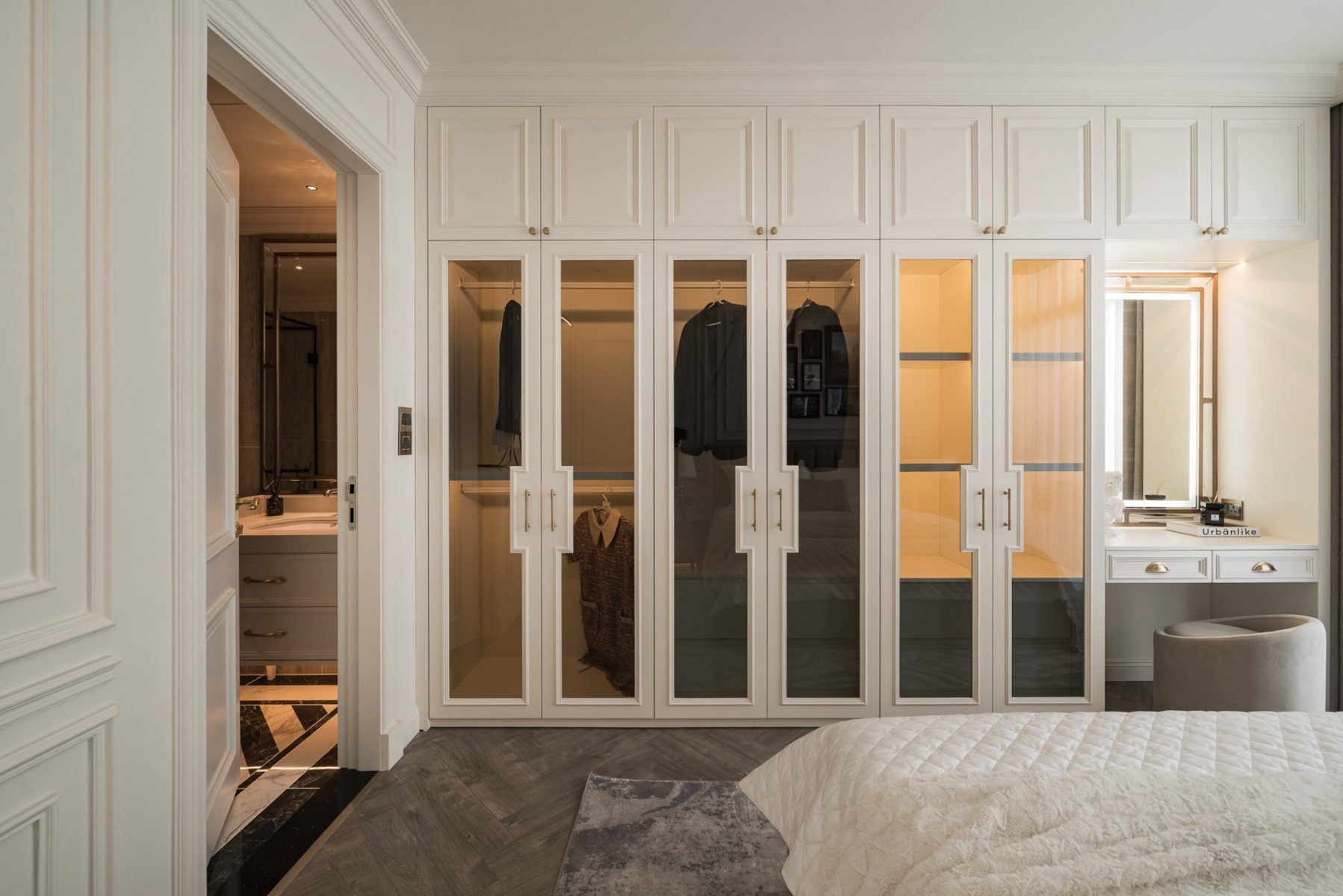 The Greenwood Villa interior makes its mark with a harmonious combination of color, material, and spatial emotion.