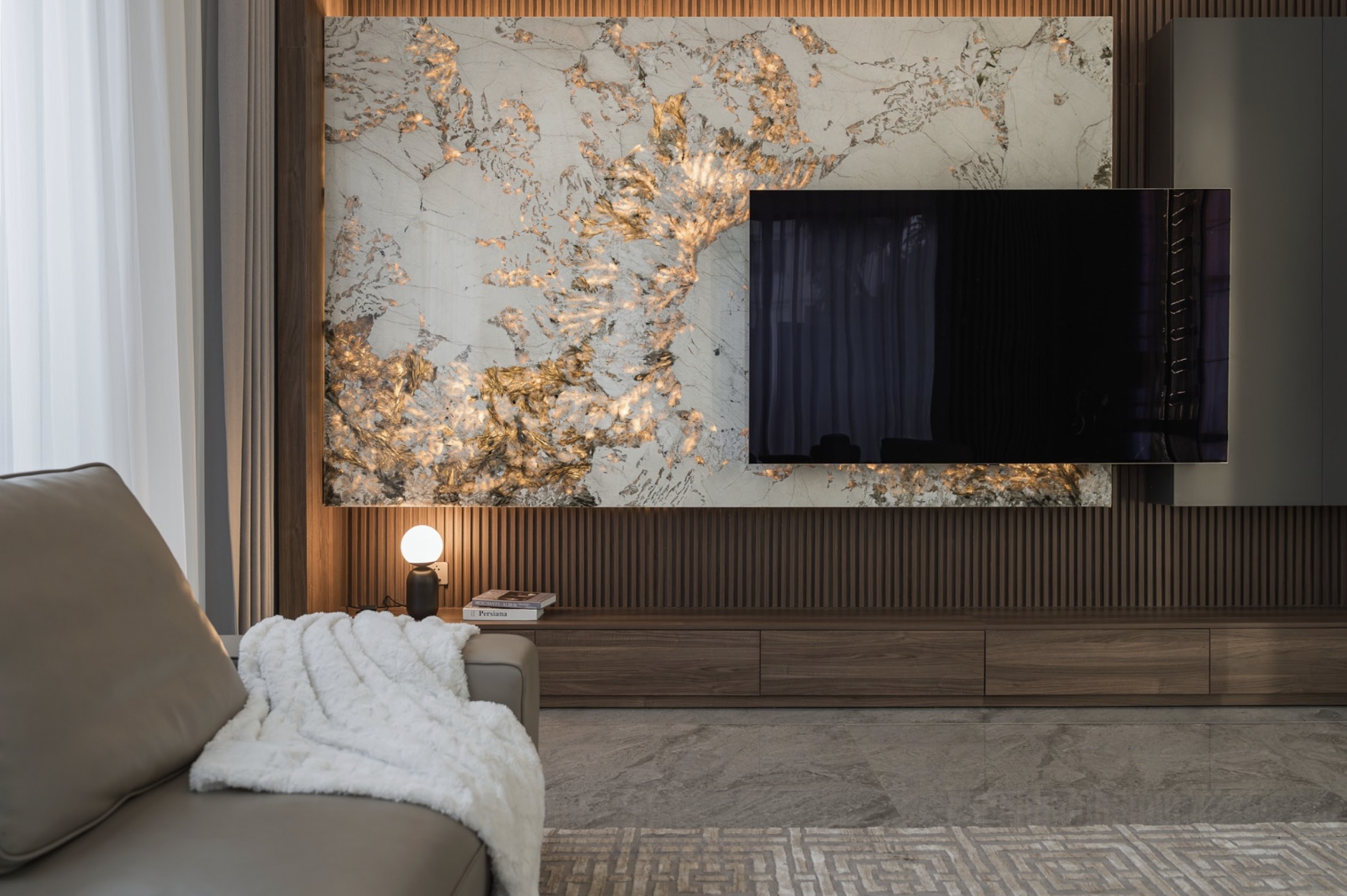 A spacious shared living space, combining modern furniture and harmonious green landscape.