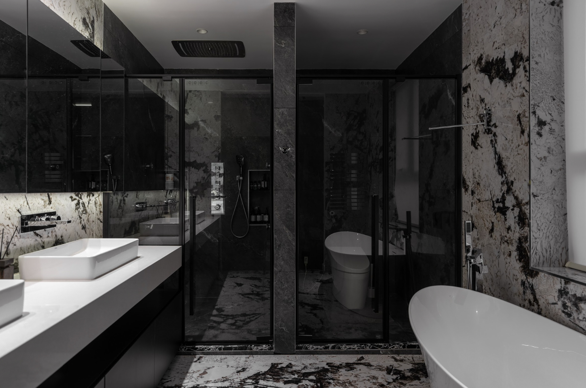 A modern bathroom combines premium materials, optimizing function and the daily user experience.
