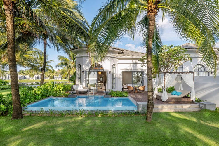 Không cần đi xa, gia chủ hoàn toàn có thể sở hữu một resort riêng tư, tách biệt mọi ồn ào ngay tại các khu ven đô. (Nguồn ảnh: Internet)
