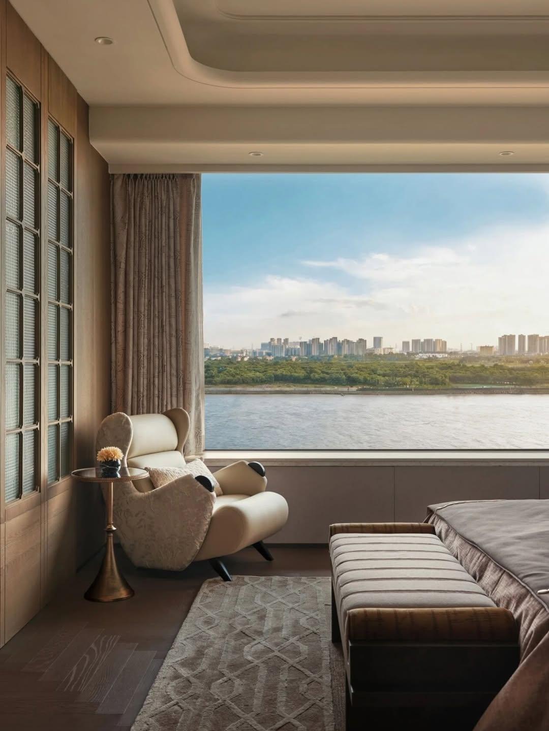 Thiết kế mái bằng và hiên sâu không chỉ tạo điểm nhấn thị giác mà còn là giải pháp khí hậu cực kỳ hiệu quả.