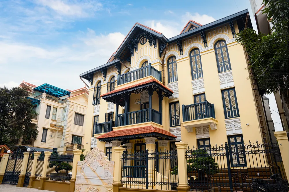 French-style Villa nổi bật với vẻ đẹp cổ điển thanh lịch và những đường nét kiến trúc tinh tế.