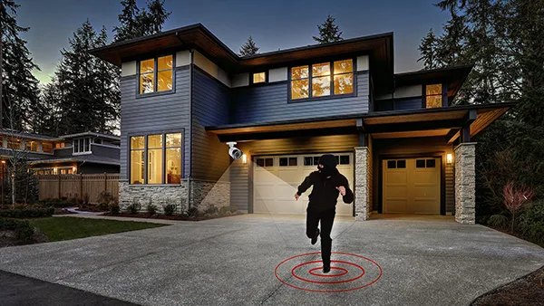 Hệ thống an ninh đa lớp cho biệt thự gồm camera AI cảm biến khóa thông minh và cảnh báo chủ động